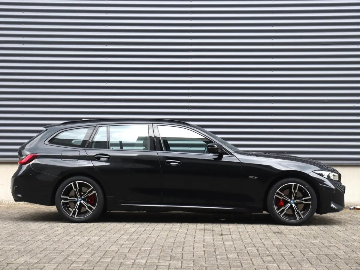 320e | High Executive | M Sportpakket Pro | Sportstoelen | Adaptive LED | Verwarmbare Voorstoelen | Apple Carplay | SOH 99% | 18'' LMV