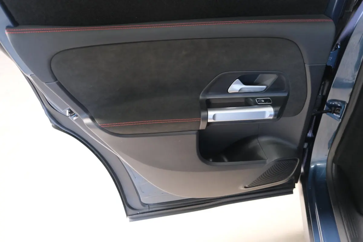 220 D 4MATIC AMG > Grijs kenteken < Airco, Cruise, Trekhaak, Camera, Carplay.