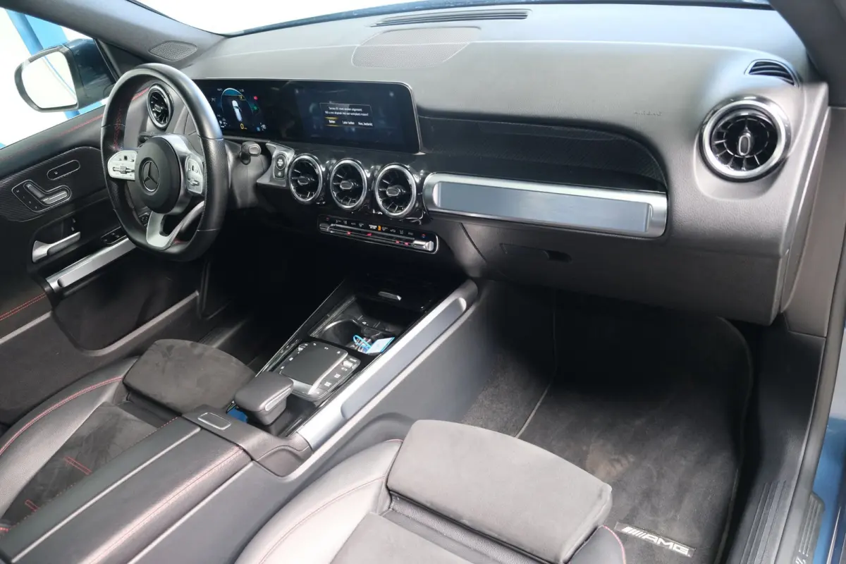 220 D 4MATIC AMG > Grijs kenteken < Airco, Cruise, Trekhaak, Camera, Carplay.