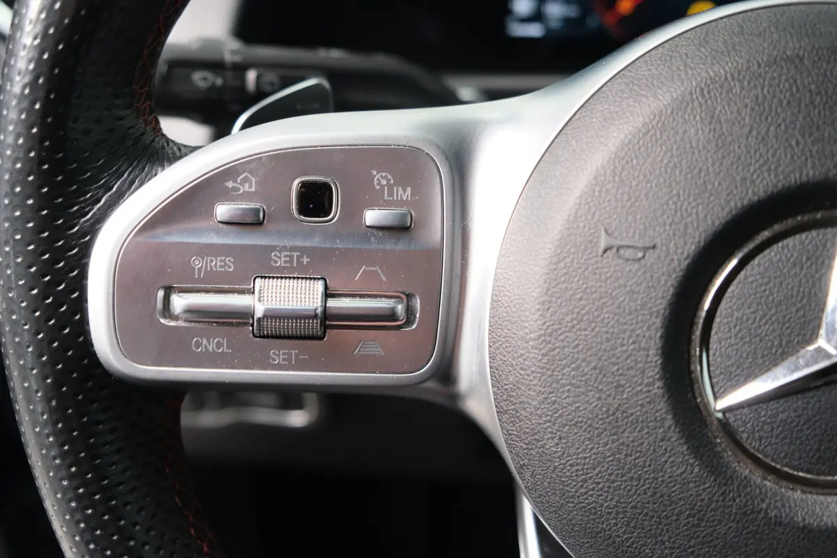 220 D 4MATIC AMG > Grijs kenteken < Airco, Cruise, Trekhaak, Camera, Carplay.