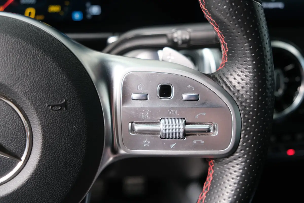 220 D 4MATIC AMG > Grijs kenteken < Airco, Cruise, Trekhaak, Camera, Carplay.