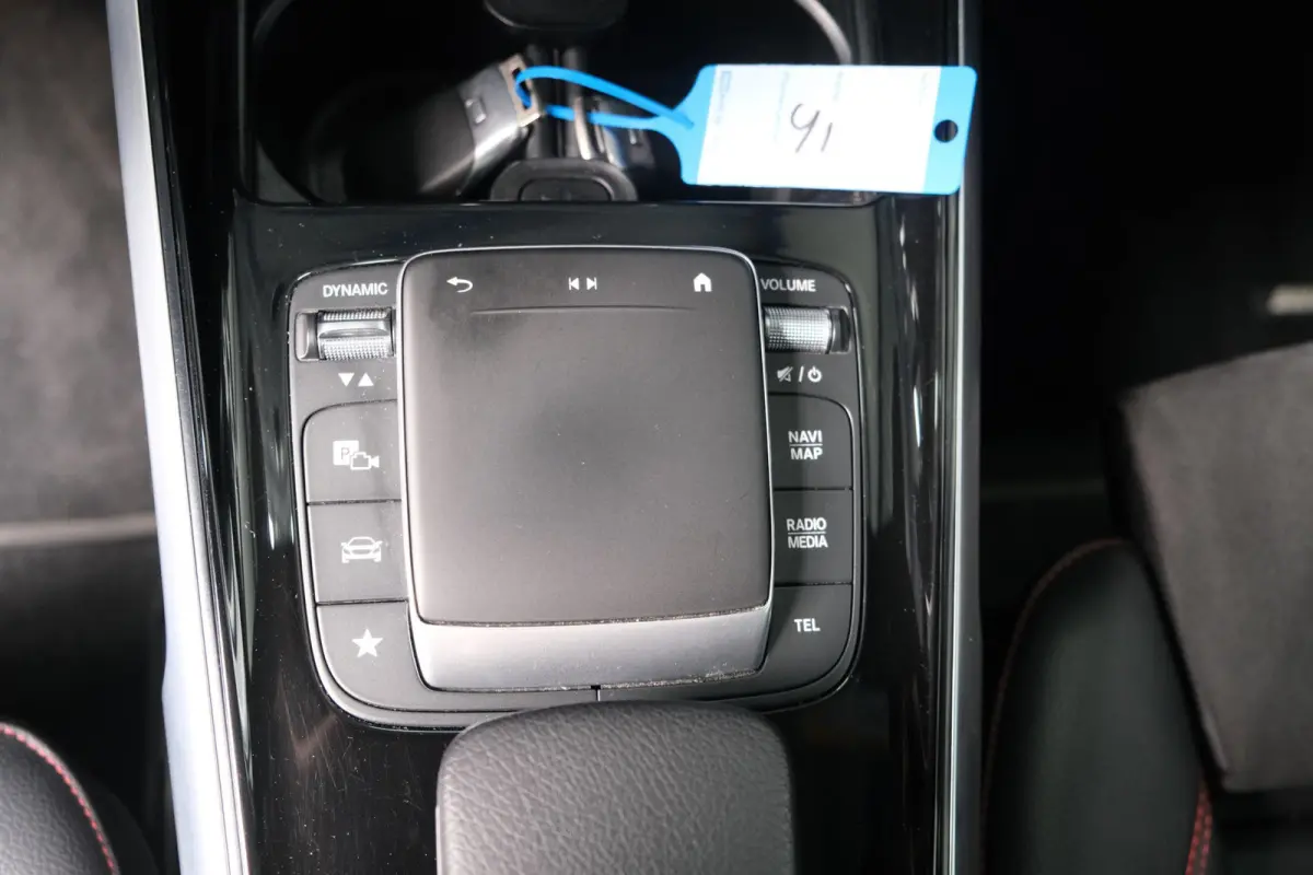 220 D 4MATIC AMG > Grijs kenteken < Airco, Cruise, Trekhaak, Camera, Carplay.