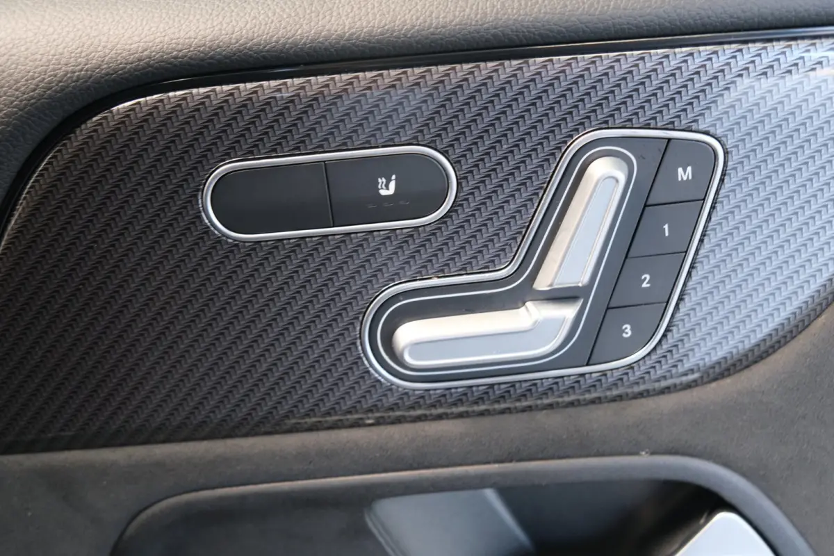 220 D 4MATIC AMG > Grijs kenteken < Airco, Cruise, Trekhaak, Camera, Carplay.