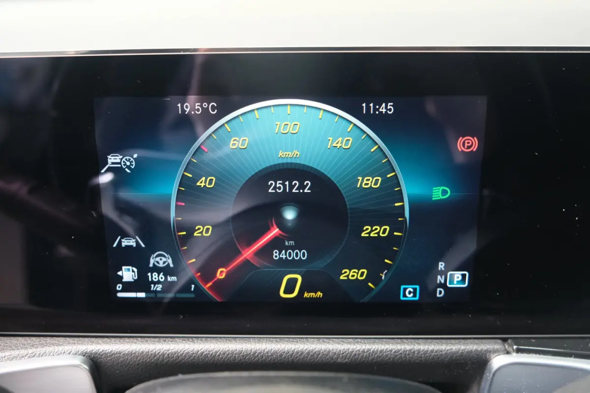 220 D 4MATIC AMG > Grijs kenteken < Airco, Cruise, Trekhaak, Camera, Carplay.