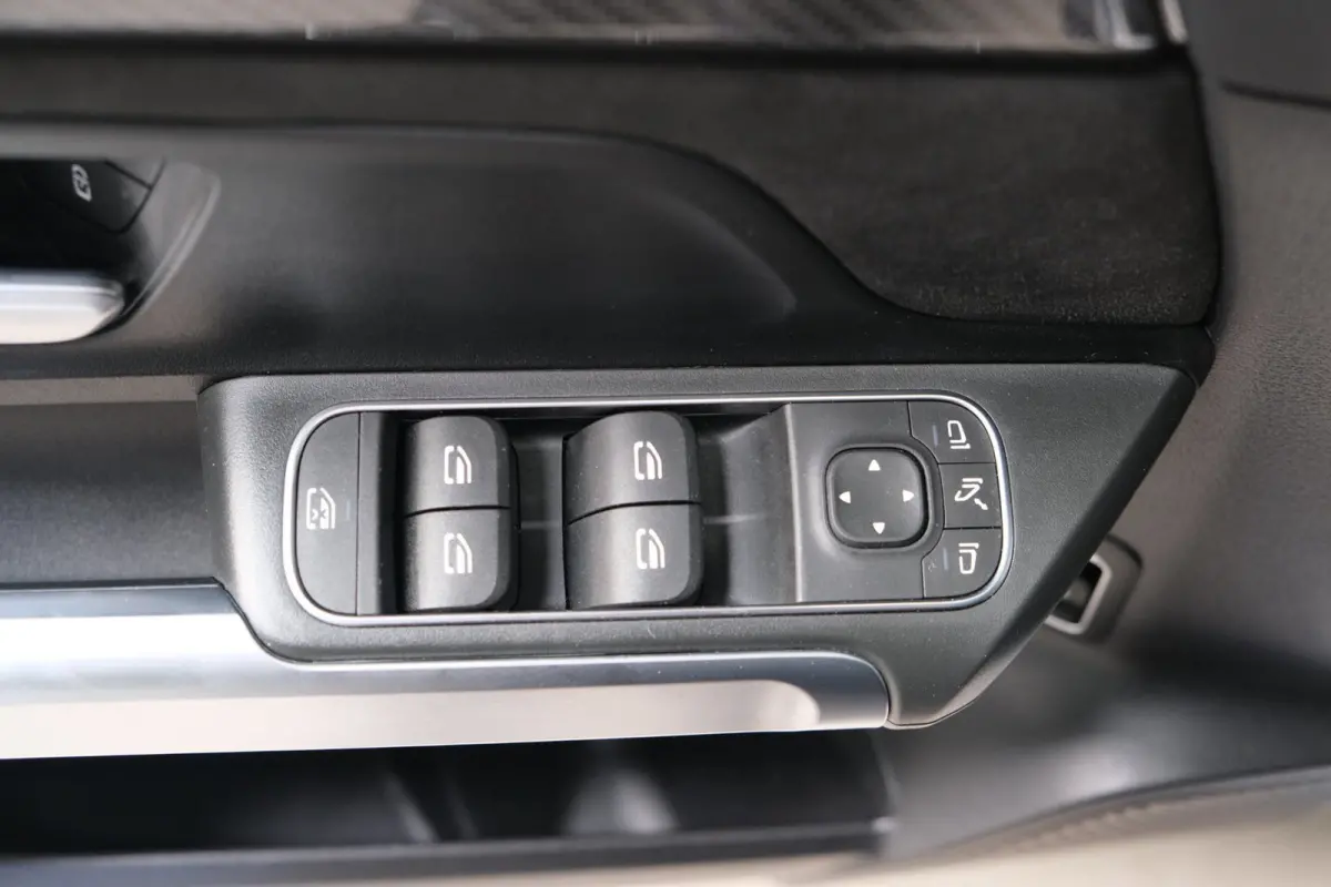 220 D 4MATIC AMG > Grijs kenteken < Airco, Cruise, Trekhaak, Camera, Carplay.