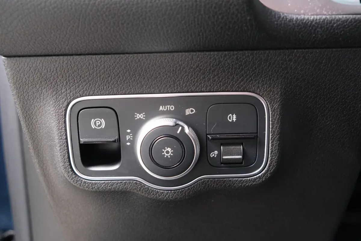 220 D 4MATIC AMG > Grijs kenteken < Airco, Cruise, Trekhaak, Camera, Carplay.