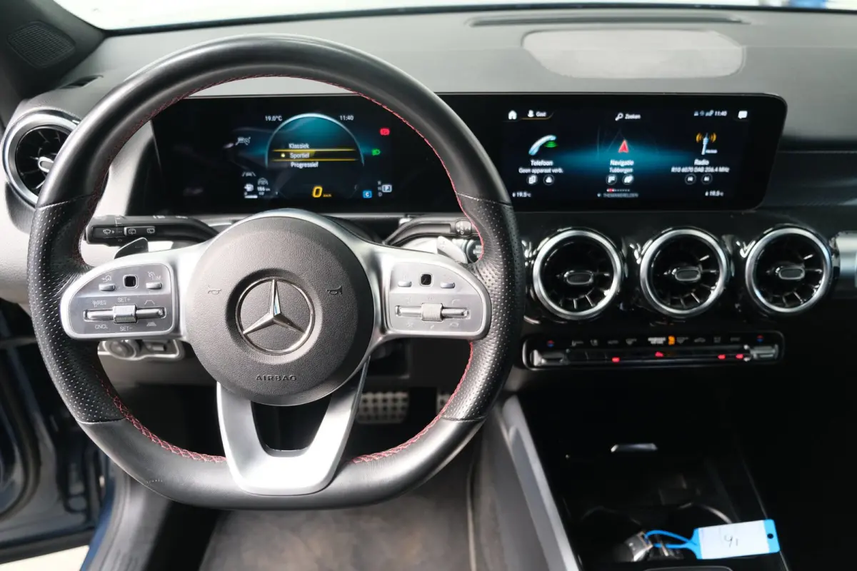 220 D 4MATIC AMG > Grijs kenteken < Airco, Cruise, Trekhaak, Camera, Carplay.