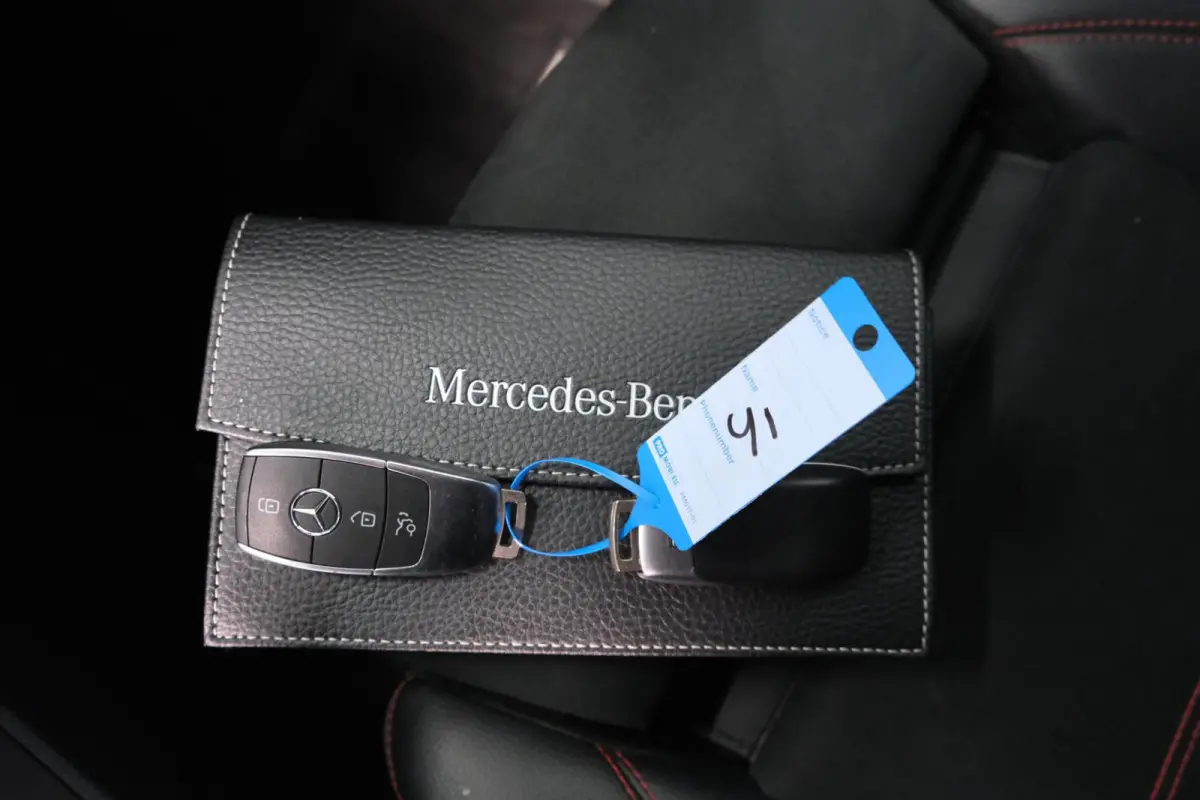 220 D 4MATIC AMG > Grijs kenteken < Airco, Cruise, Trekhaak, Camera, Carplay.