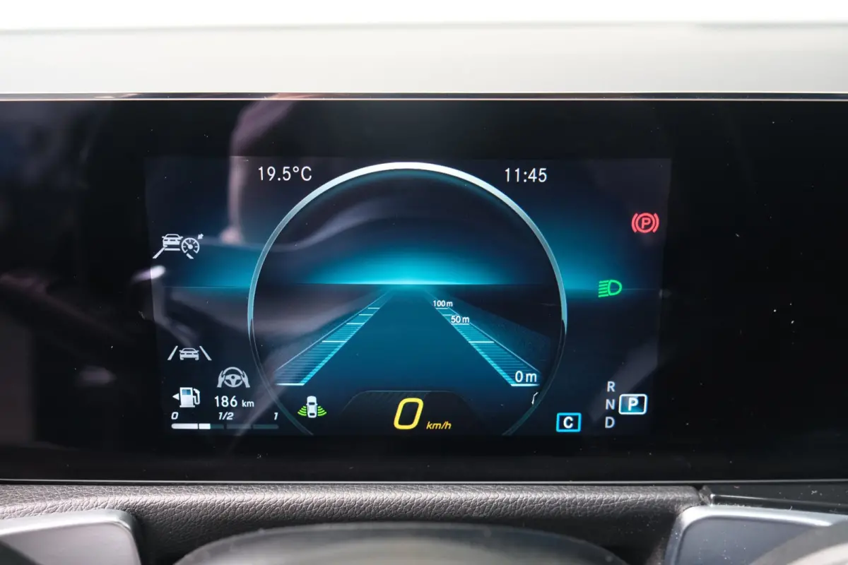 220 D 4MATIC AMG > Grijs kenteken < Airco, Cruise, Trekhaak, Camera, Carplay.