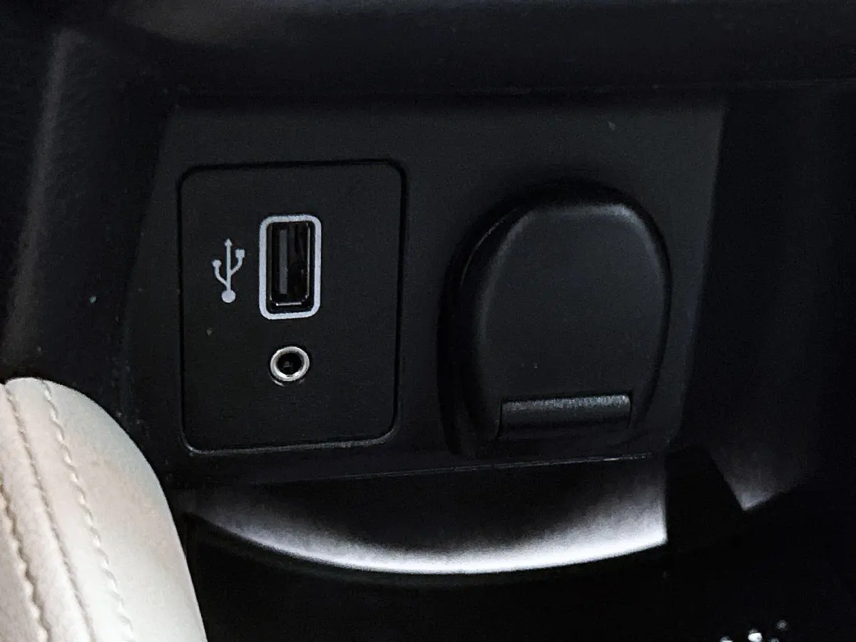 1.0 IG-T N-Connecta | NAVIGATIE | ACHTERUITRIJCAMERA | BLEUTOOTH | CRUISE CONTROL | PARKEERSENSOREN ACHTER |