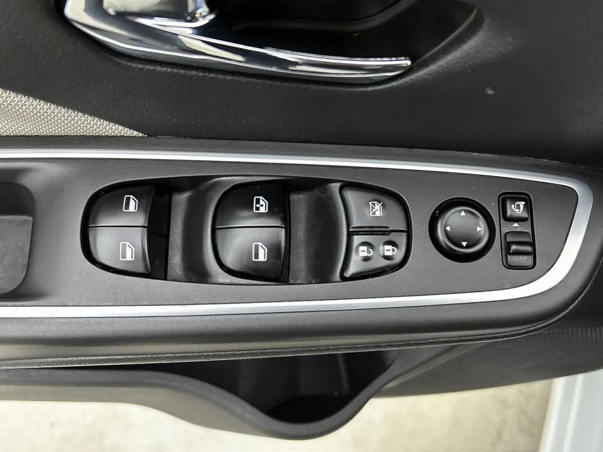 1.0 IG-T N-Connecta | NAVIGATIE | ACHTERUITRIJCAMERA | BLEUTOOTH | CRUISE CONTROL | PARKEERSENSOREN ACHTER |