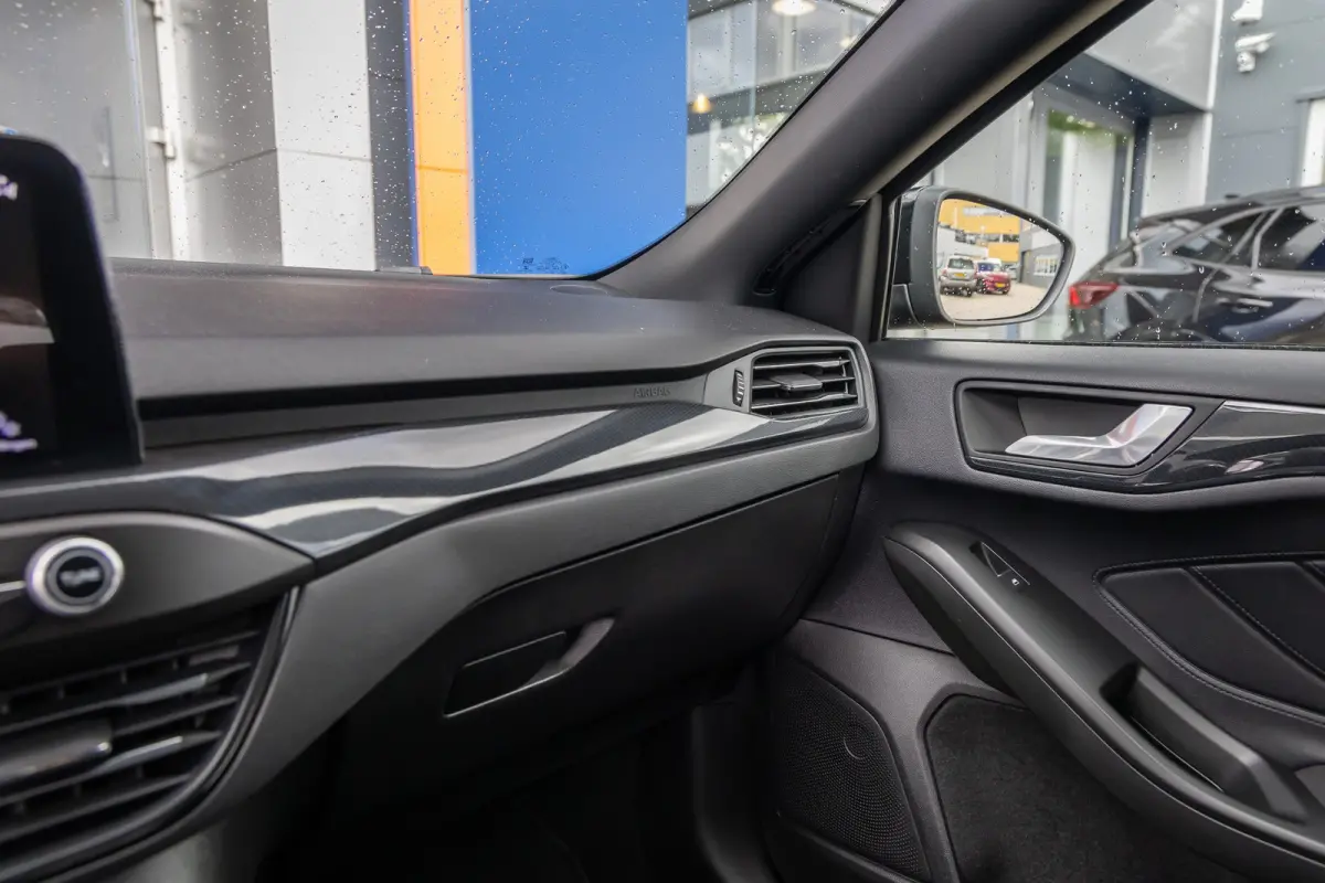 1.0 EcoBoost ST Line Business | Stoel/stuur/voorruit verwarming | Apple Carplay/Android Auto | Cruise control | Clima | Parkeersensoren voor en achter | Airco (automatisch) | Apple Carplay/A