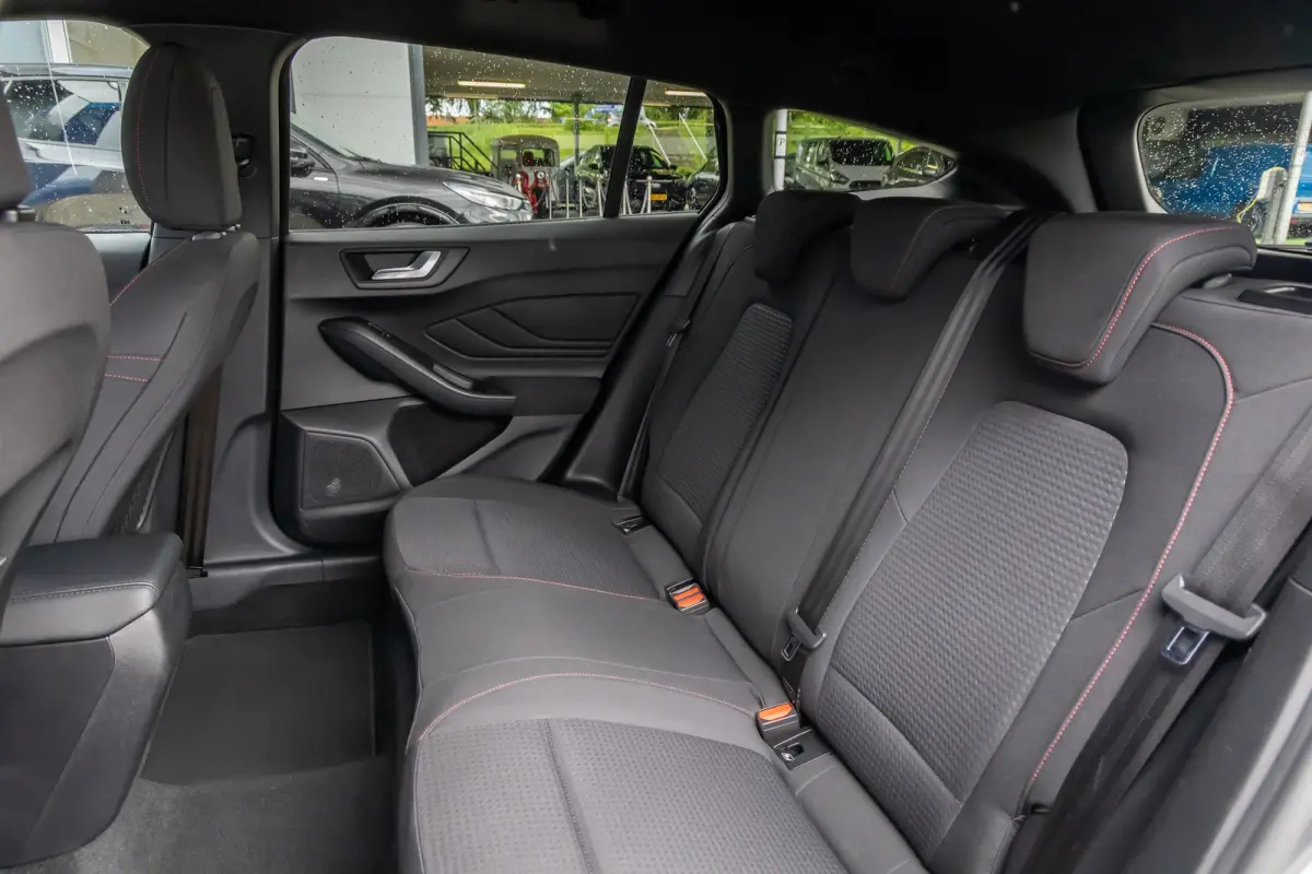 1.0 EcoBoost ST Line Business | Stoel/stuur/voorruit verwarming | Apple Carplay/Android Auto | Cruise control | Clima | Parkeersensoren voor en achter | Airco (automatisch) | Apple Carplay/A