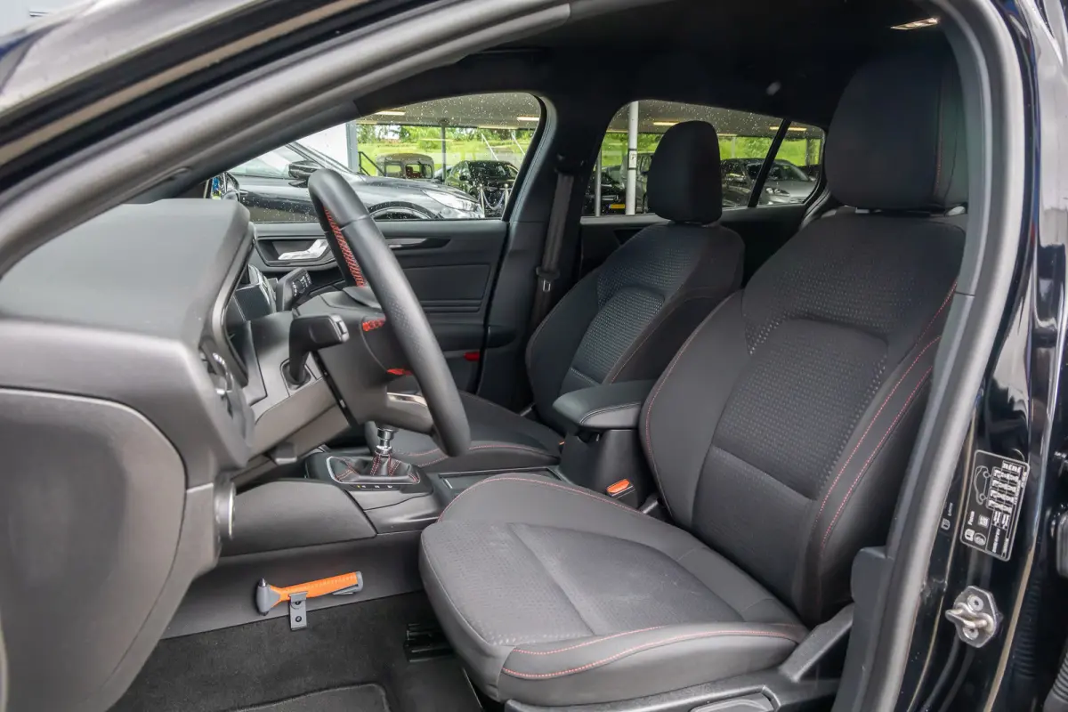 1.0 EcoBoost ST Line Business | Stoel/stuur/voorruit verwarming | Apple Carplay/Android Auto | Cruise control | Clima | Parkeersensoren voor en achter | Airco (automatisch) | Apple Carplay/A