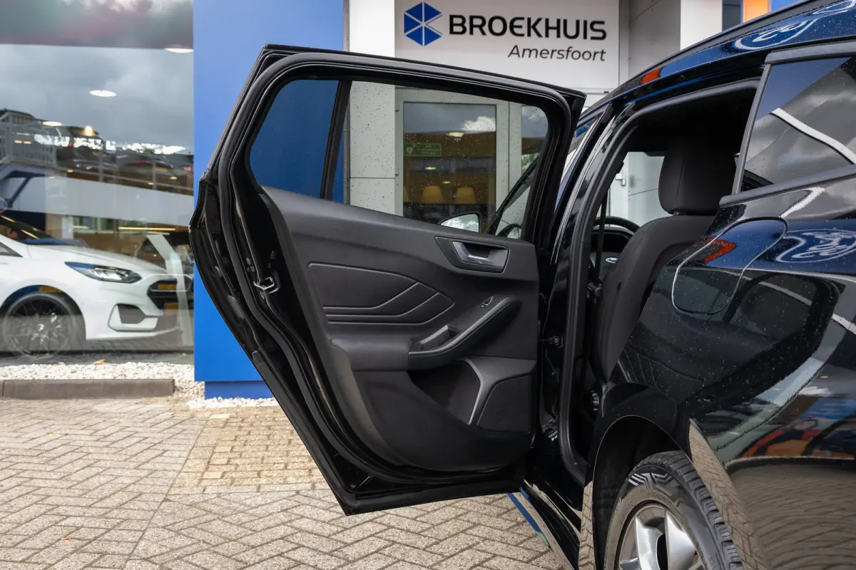1.0 EcoBoost ST Line Business | Stoel/stuur/voorruit verwarming | Apple Carplay/Android Auto | Cruise control | Clima | Parkeersensoren voor en achter | Airco (automatisch) | Apple Carplay/A