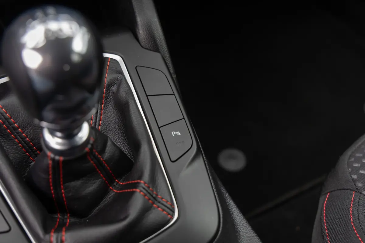 1.0 EcoBoost ST Line Business | Stoel/stuur/voorruit verwarming | Apple Carplay/Android Auto | Cruise control | Clima | Parkeersensoren voor en achter | Airco (automatisch) | Apple Carplay/A