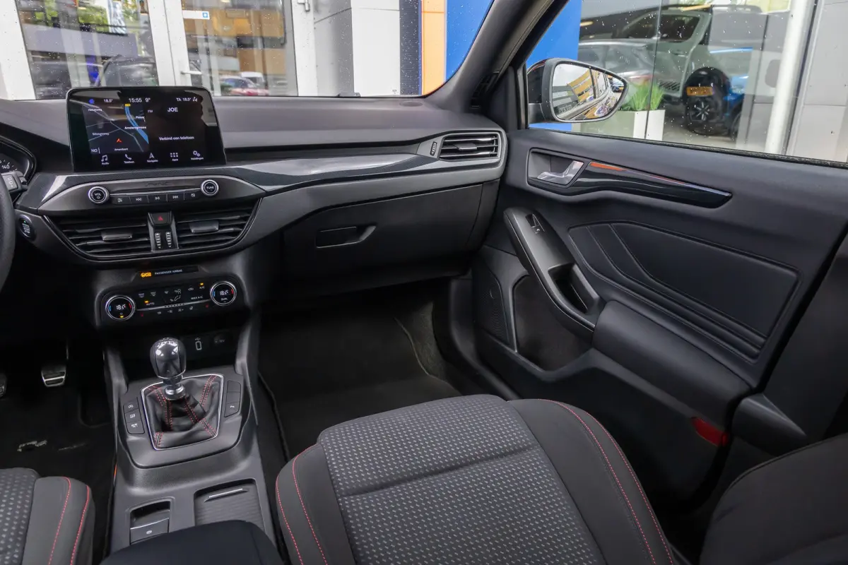 1.0 EcoBoost ST Line Business | Stoel/stuur/voorruit verwarming | Apple Carplay/Android Auto | Cruise control | Clima | Parkeersensoren voor en achter | Airco (automatisch) | Apple Carplay/A