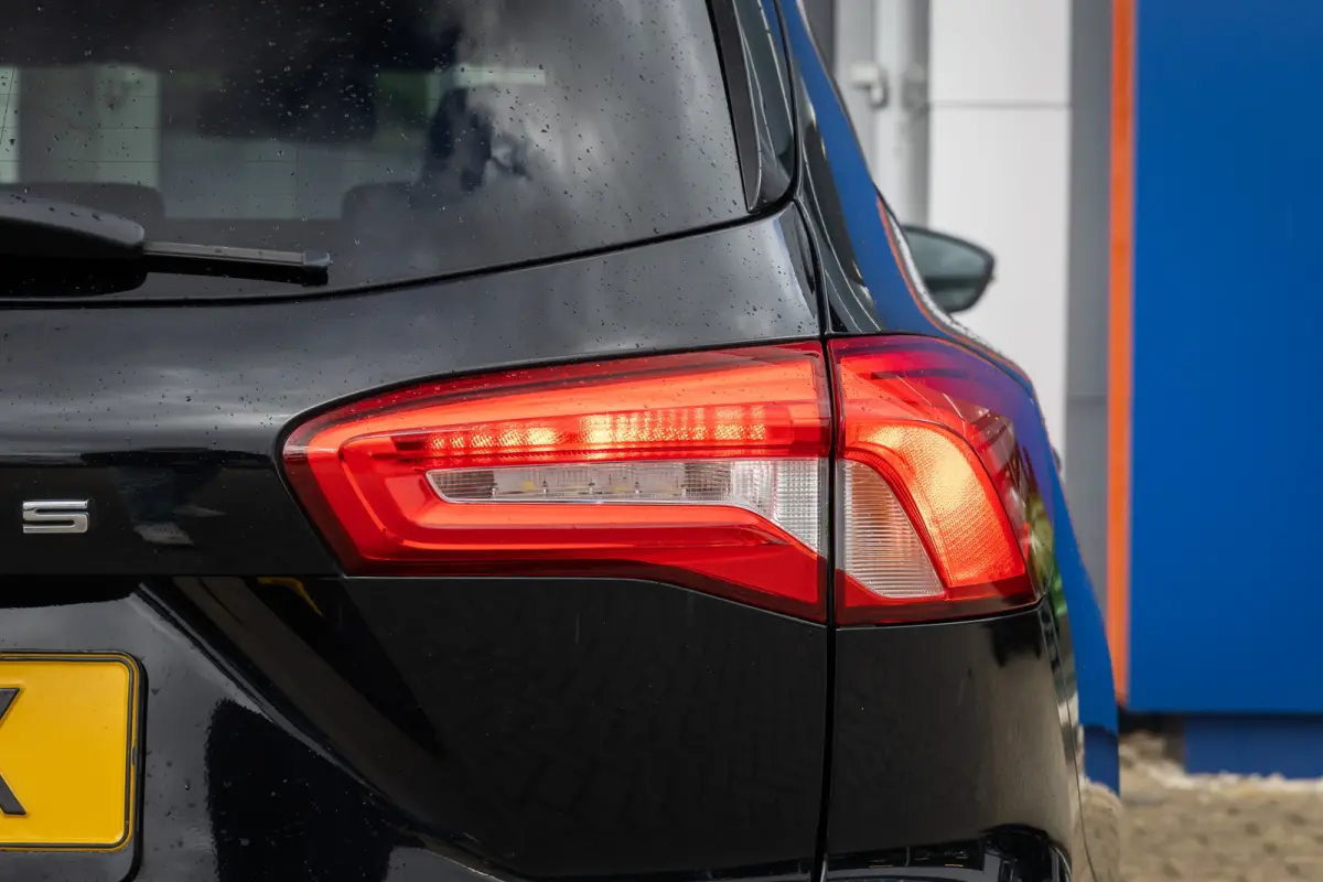 1.0 EcoBoost ST Line Business | Stoel/stuur/voorruit verwarming | Apple Carplay/Android Auto | Cruise control | Clima | Parkeersensoren voor en achter | Airco (automatisch) | Apple Carplay/A