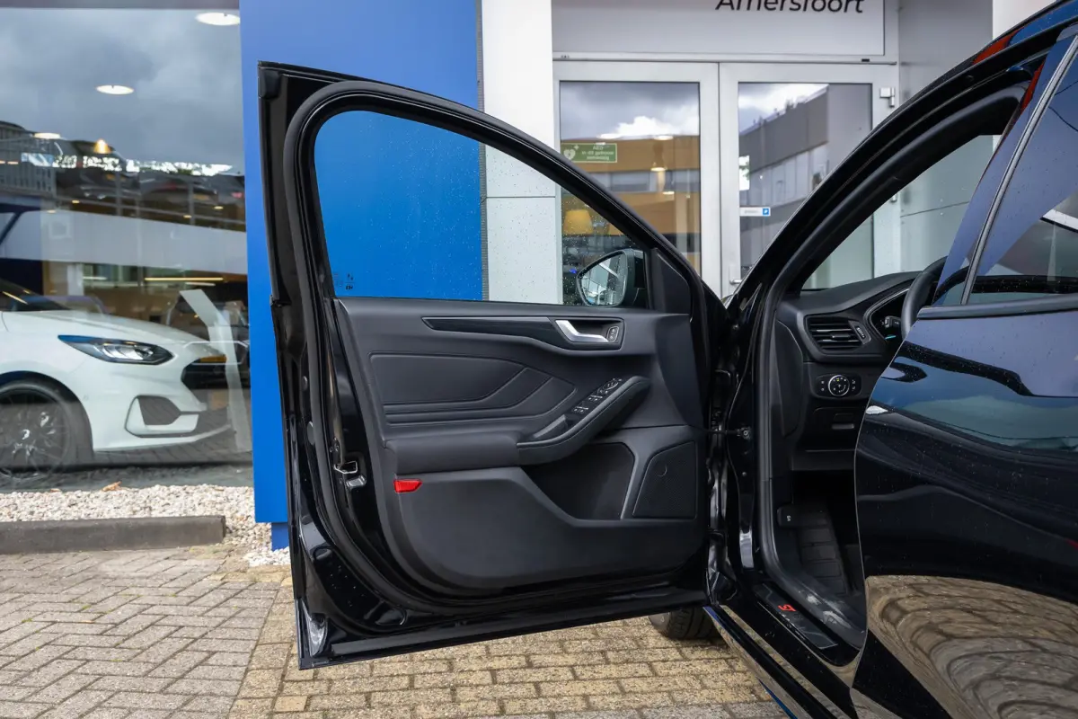 1.0 EcoBoost ST Line Business | Stoel/stuur/voorruit verwarming | Apple Carplay/Android Auto | Cruise control | Clima | Parkeersensoren voor en achter | Airco (automatisch) | Apple Carplay/A