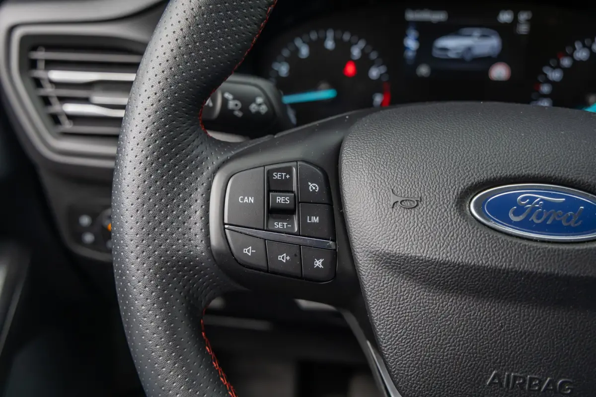 1.0 EcoBoost ST Line Business | Stoel/stuur/voorruit verwarming | Apple Carplay/Android Auto | Cruise control | Clima | Parkeersensoren voor en achter | Airco (automatisch) | Apple Carplay/A