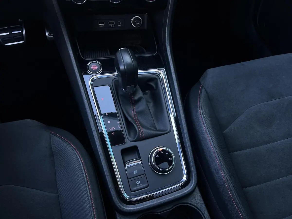 1.5 TSI FR DSG AUT. 150PK Business Intense PANO | CARPLAY | 360°CAM | TREKH. | ELEK.A.KLEP
