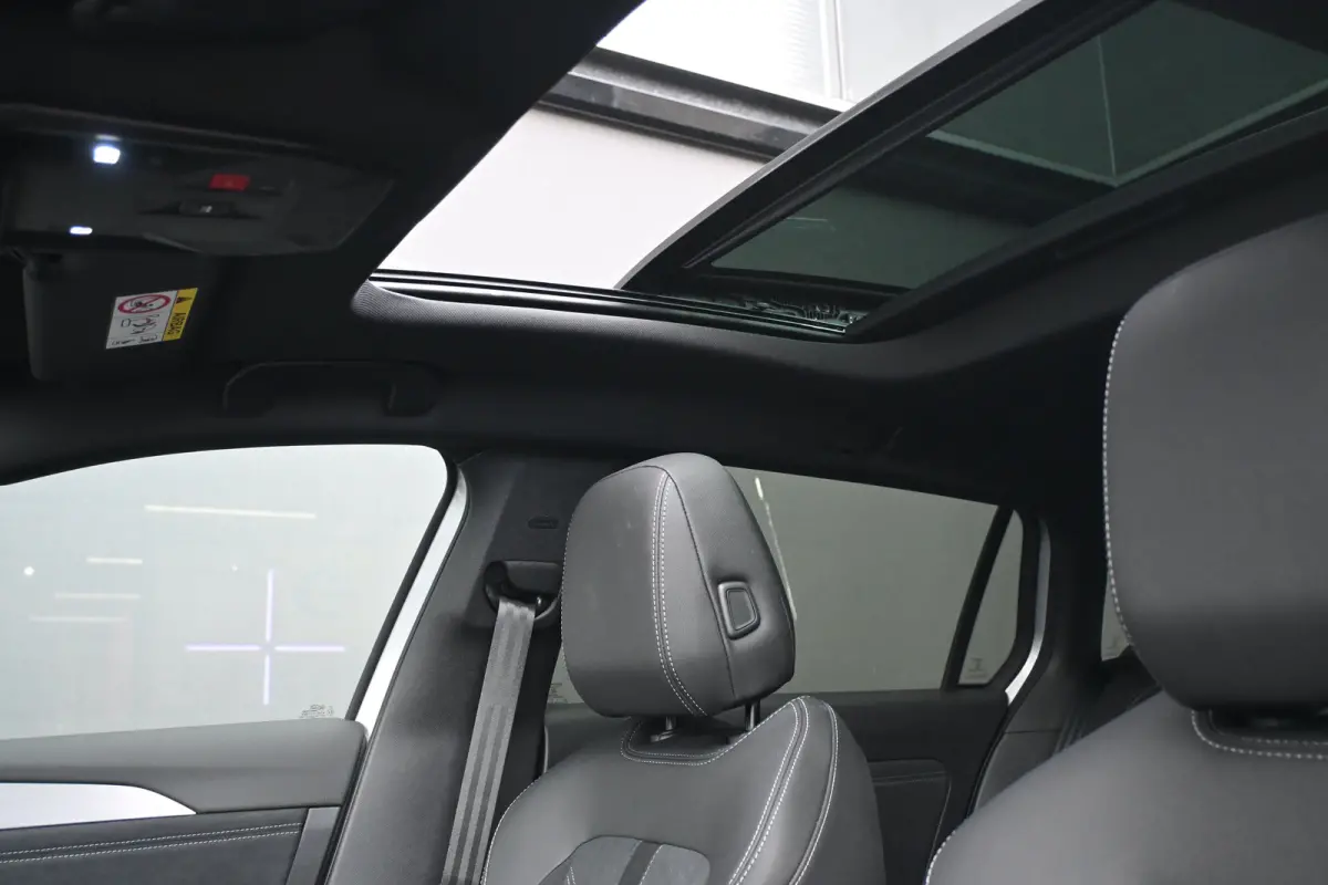 58 kWh Ultimate DEMO-DEAL! | Schuif-/Kanteldak | Alcantara | LED-Matrix | Elektr. Stoelen | Stuur/Stoelverwarming | 360 Camera | !!