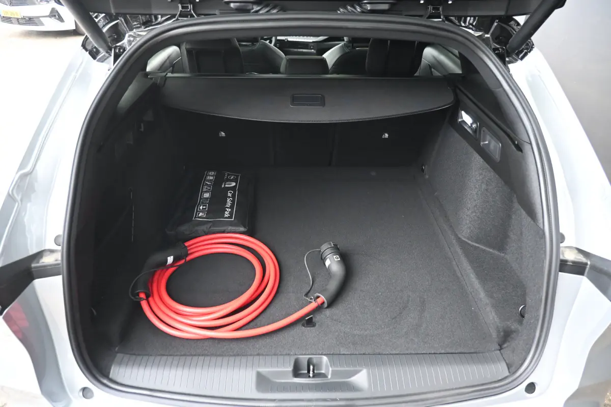 58 kWh Ultimate DEMO-DEAL! | Schuif-/Kanteldak | Alcantara | LED-Matrix | Elektr. Stoelen | Stuur/Stoelverwarming | 360 Camera | !!