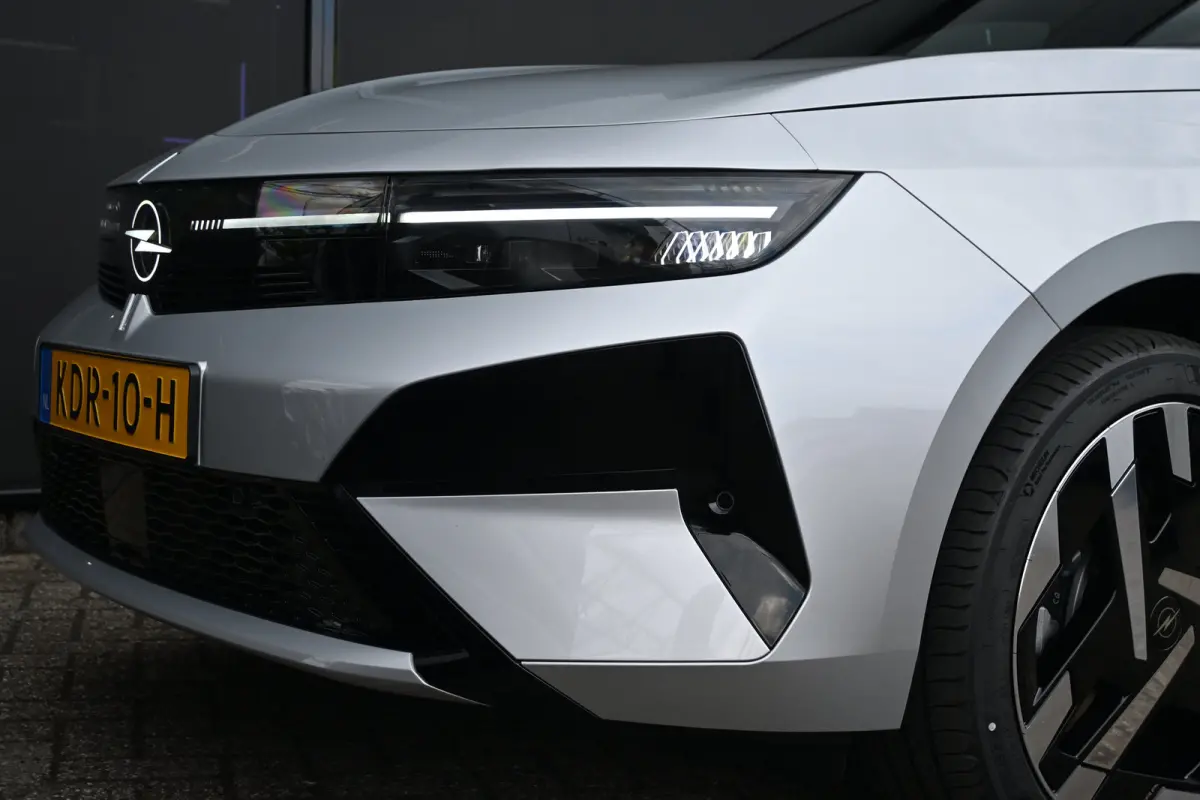 58 kWh Ultimate DEMO-DEAL! | Schuif-/Kanteldak | Alcantara | LED-Matrix | Elektr. Stoelen | Stuur/Stoelverwarming | 360 Camera | !!