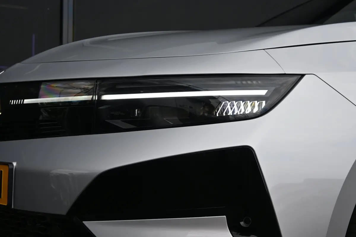 58 kWh Ultimate DEMO-DEAL! | Schuif-/Kanteldak | Alcantara | LED-Matrix | Elektr. Stoelen | Stuur/Stoelverwarming | 360 Camera | !!