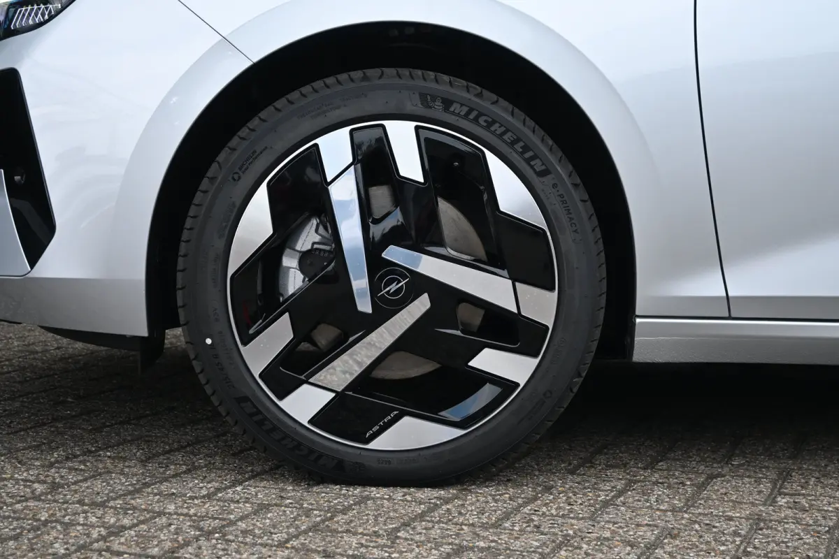 58 kWh Ultimate DEMO-DEAL! | Schuif-/Kanteldak | Alcantara | LED-Matrix | Elektr. Stoelen | Stuur/Stoelverwarming | 360 Camera | !!