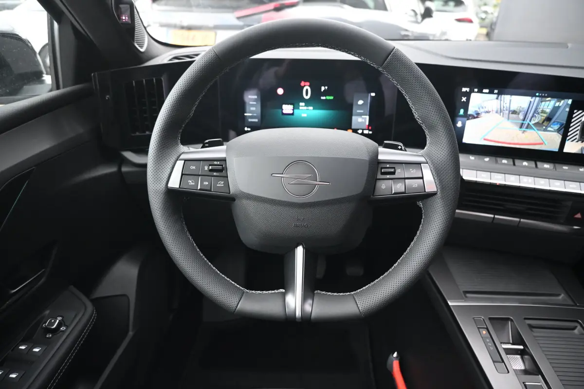 58 kWh Ultimate DEMO-DEAL! | Schuif-/Kanteldak | Alcantara | LED-Matrix | Elektr. Stoelen | Stuur/Stoelverwarming | 360 Camera | !!