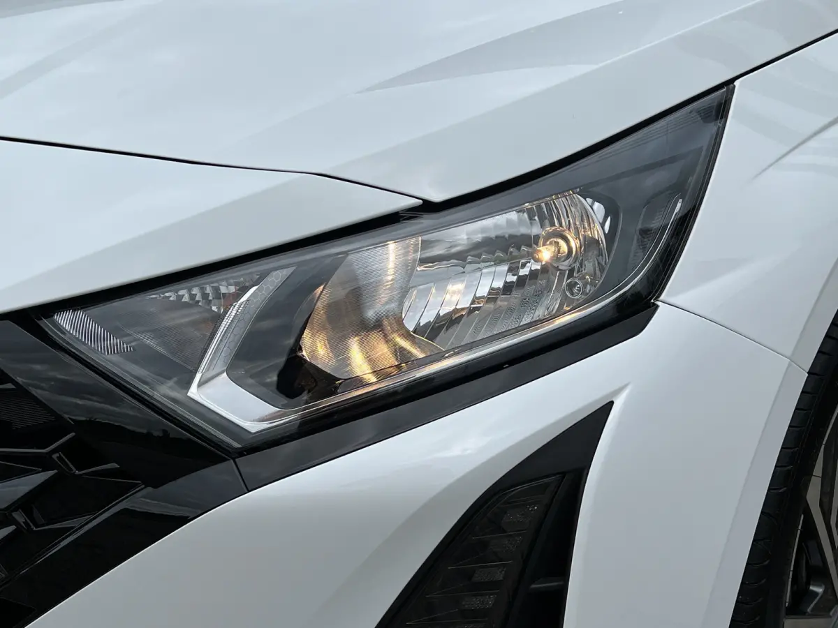 1.0 T-GDI 100pk Comfort | Airco | Camera | Carplay | Cruise control | Dodehoek detectie | Navigatie | Parkeersensoren | Digitaal cockpit | Lichtmetalen velgen