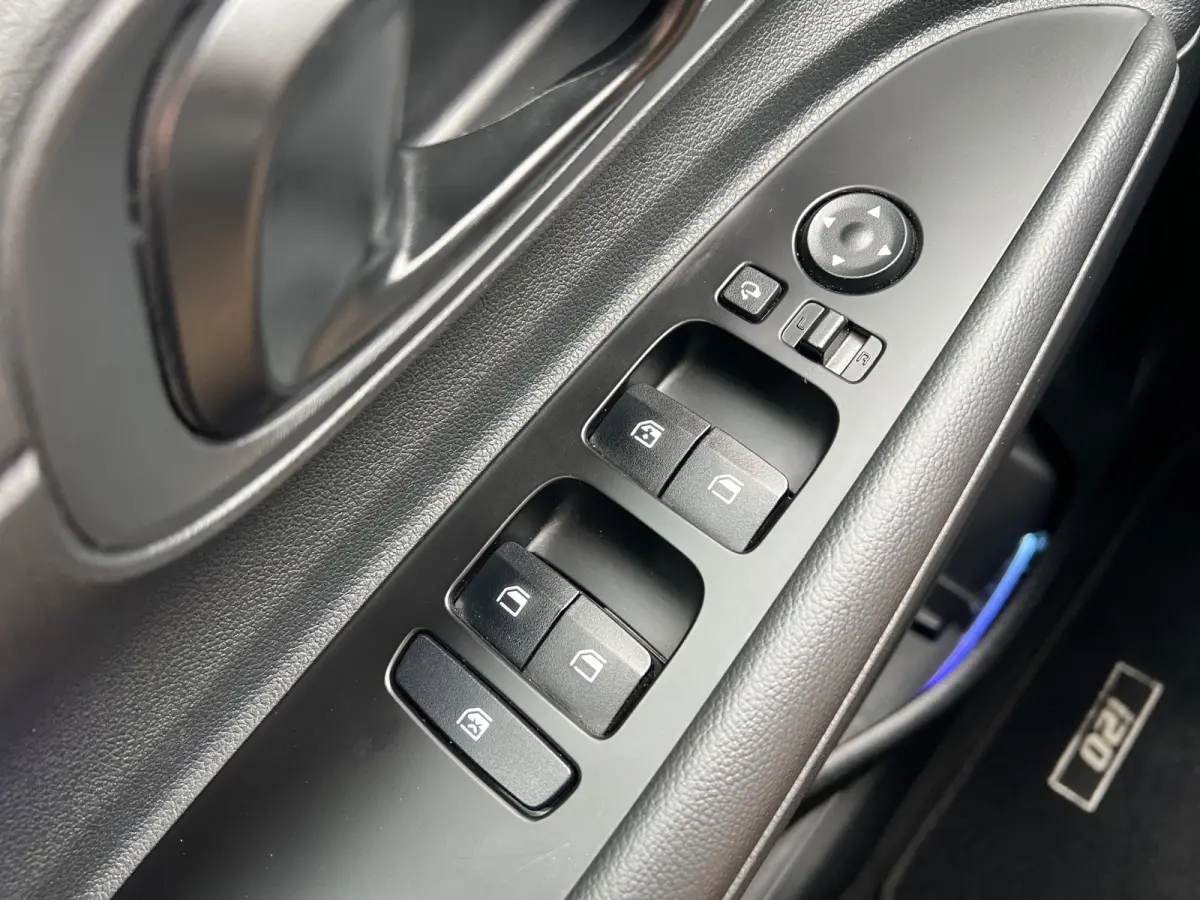 1.0 T-GDI 100pk Comfort | Airco | Camera | Carplay | Cruise control | Dodehoek detectie | Navigatie | Parkeersensoren | Digitaal cockpit | Lichtmetalen velgen