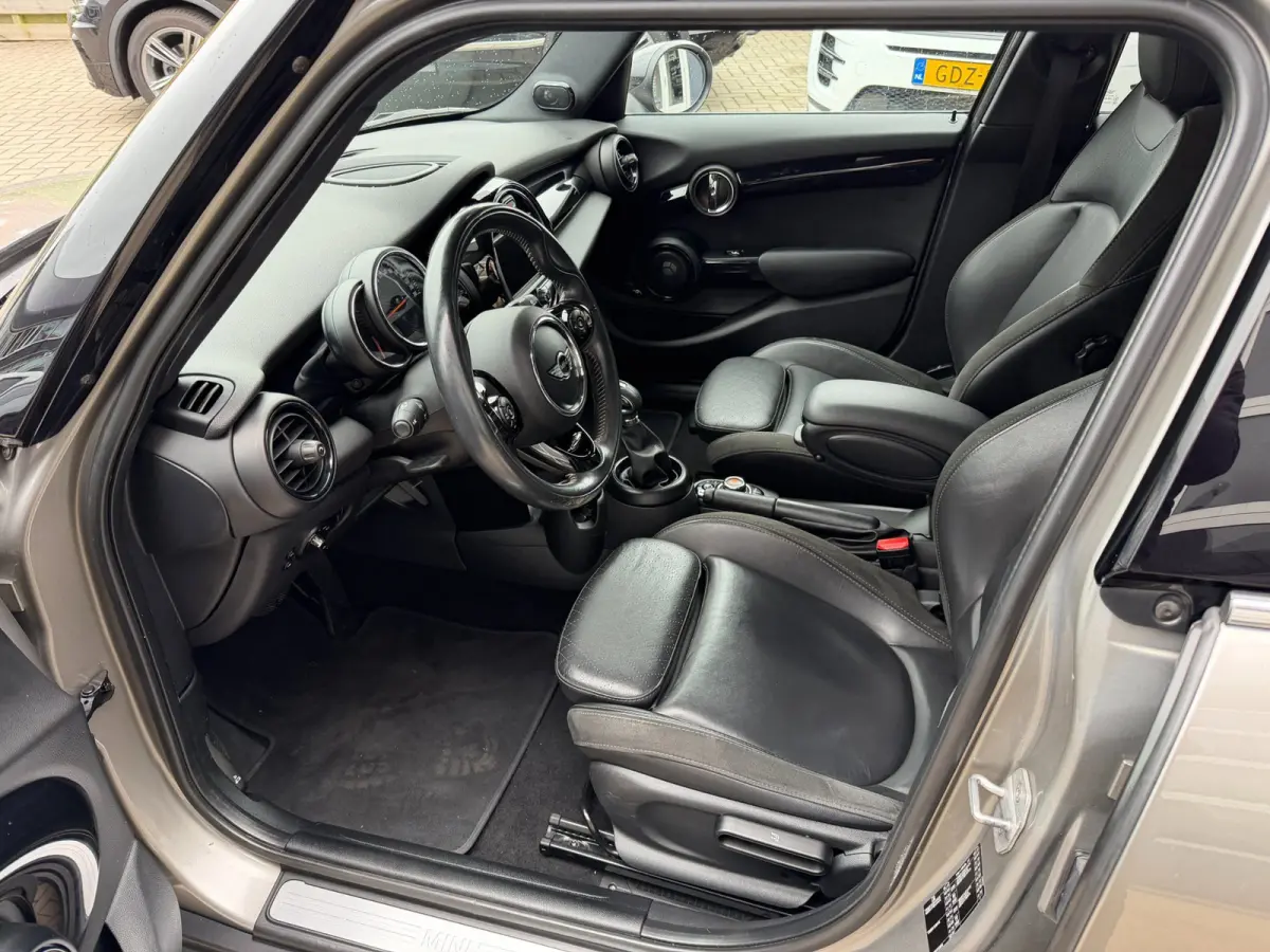 Mini 1.5 Chili Serious Business / Works / Pano / H&K / Led / Sportleder / Cruise .