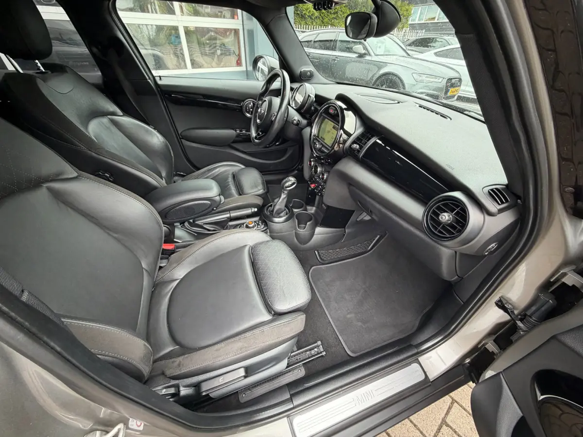 Mini 1.5 Chili Serious Business / Works / Pano / H&K / Led / Sportleder / Cruise .