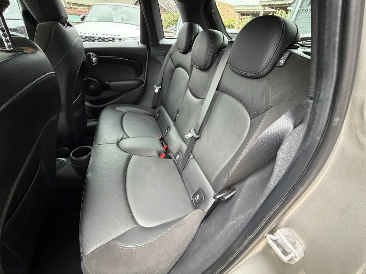 Mini 1.5 Chili Serious Business / Works / Pano / H&K / Led / Sportleder / Cruise .