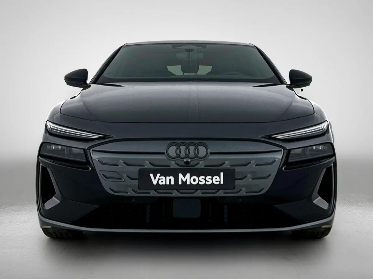 S edition 83 kWh | Navigatie | Apple Carplay | Adaptieve Cruise Control | Achteruitrij Camera | Climate Control | Privacy glas | Matrix Koplampen | Tech Pakket Plus | Omgeving camera's | MMI