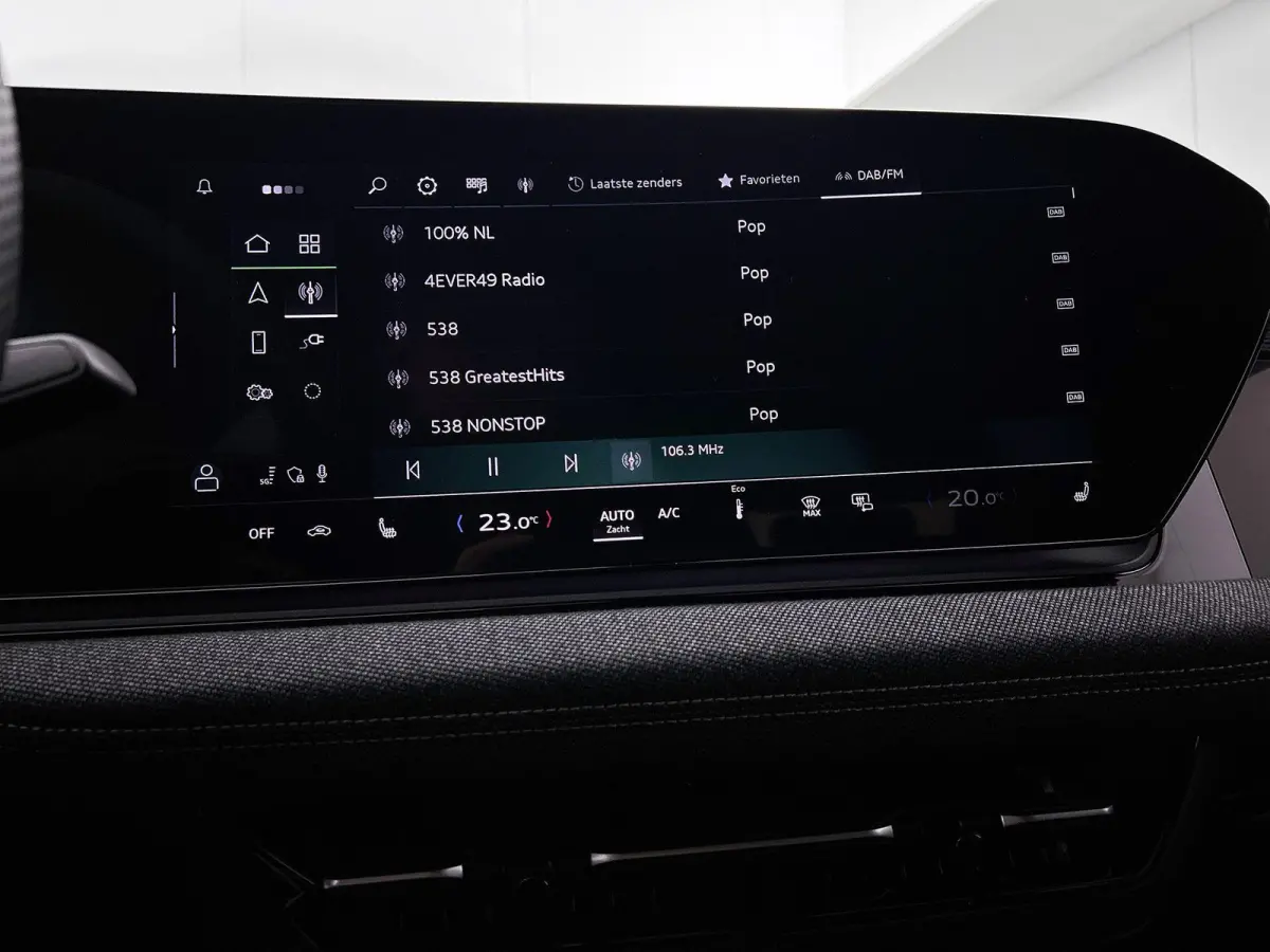 S edition 83 kWh | Navigatie | Apple Carplay | Adaptieve Cruise Control | Achteruitrij Camera | Climate Control | Privacy glas | Matrix Koplampen | Tech Pakket Plus | Omgeving camera's | MMI