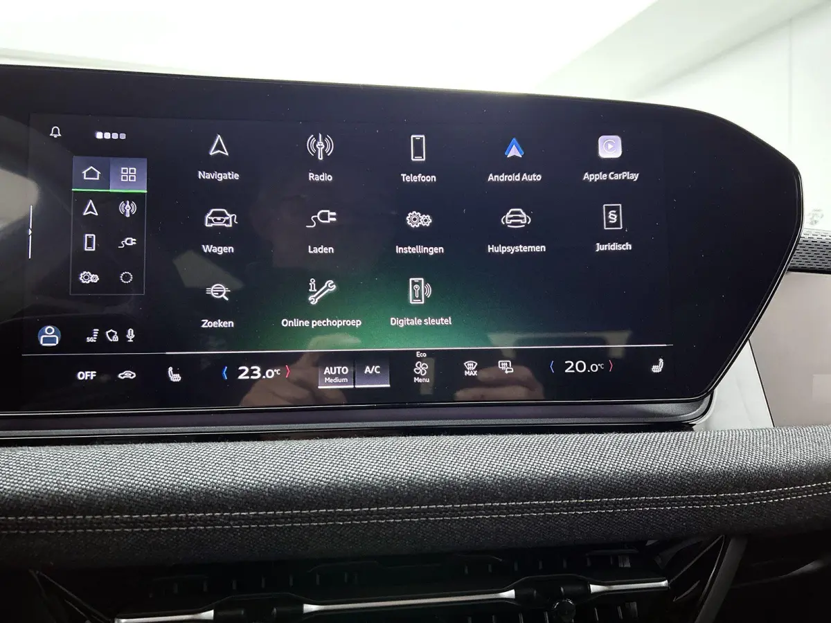 S edition 83 kWh | Navigatie | Apple Carplay | Adaptieve Cruise Control | Achteruitrij Camera | Climate Control | Privacy glas | Matrix Koplampen | Tech Pakket Plus | Omgeving camera's | MMI