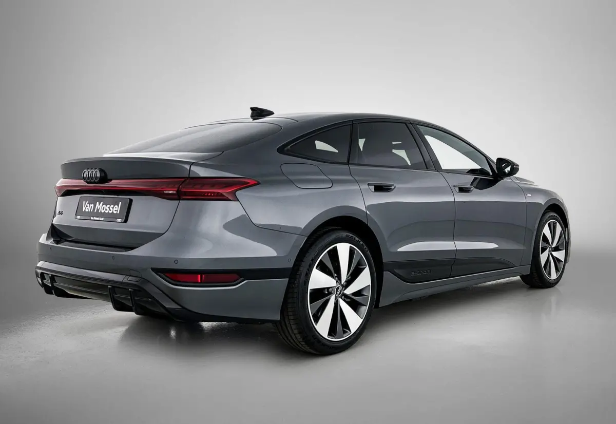 S edition 83 kWh | Navigatie | Apple Carplay | Adaptieve Cruise Control | Achteruitrij Camera | Climate Control | Privacy glas | Matrix Koplampen | Tech Pakket Plus | Omgeving camera's | MMI
