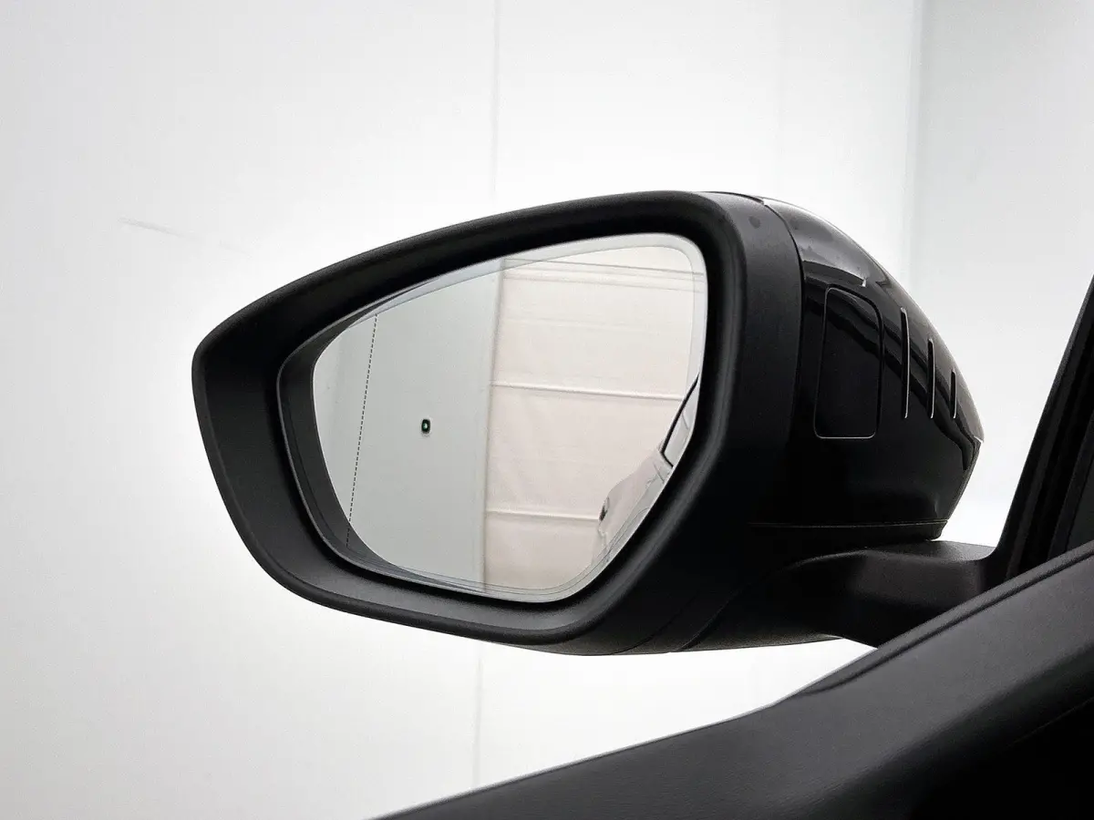 S edition 83 kWh | Navigatie | Apple Carplay | Adaptieve Cruise Control | Achteruitrij Camera | Climate Control | Privacy glas | Matrix Koplampen | Tech Pakket Plus | Omgeving camera's | MMI