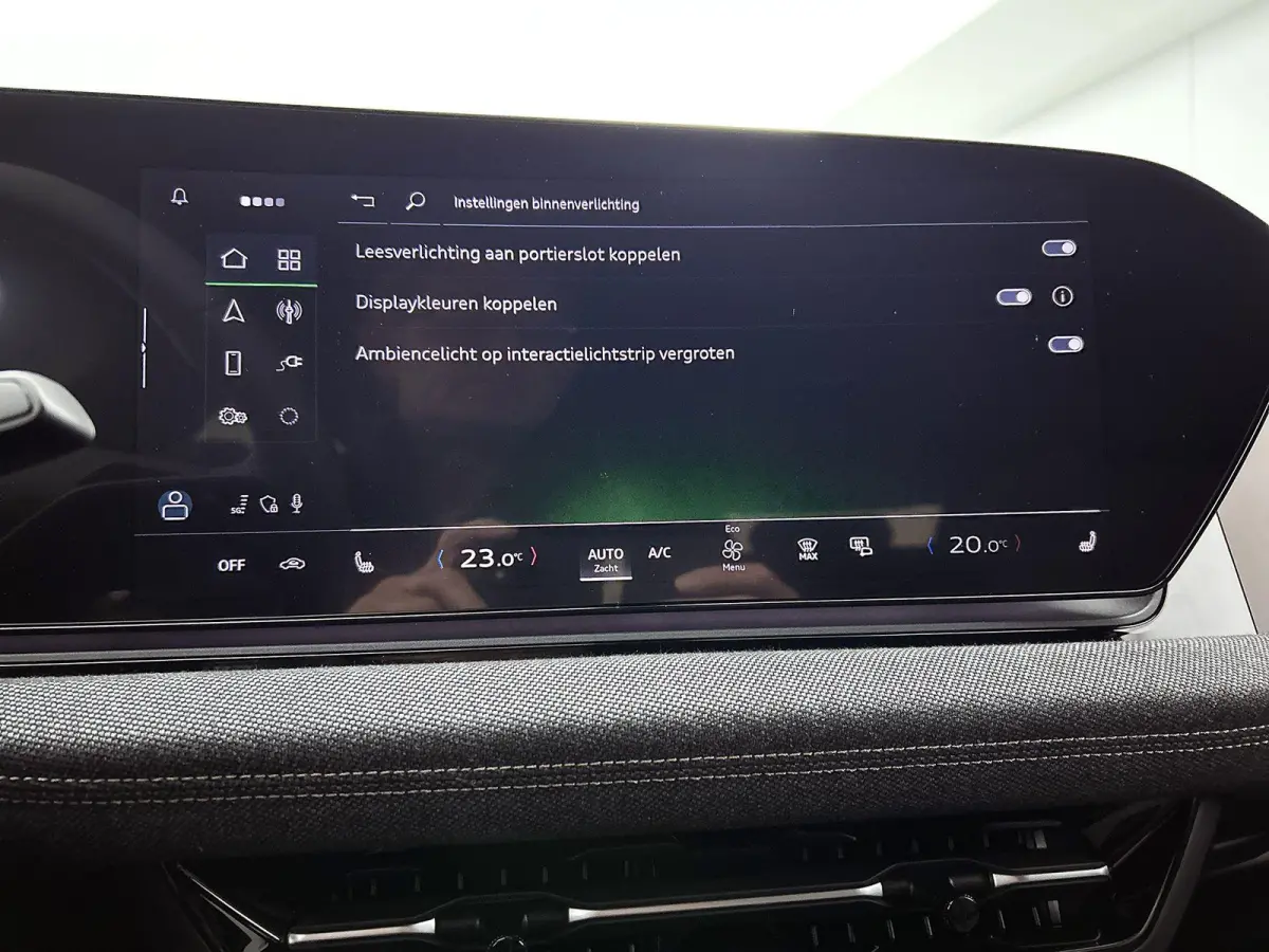 S edition 83 kWh | Navigatie | Apple Carplay | Adaptieve Cruise Control | Achteruitrij Camera | Climate Control | Privacy glas | Matrix Koplampen | Tech Pakket Plus | Omgeving camera's | MMI
