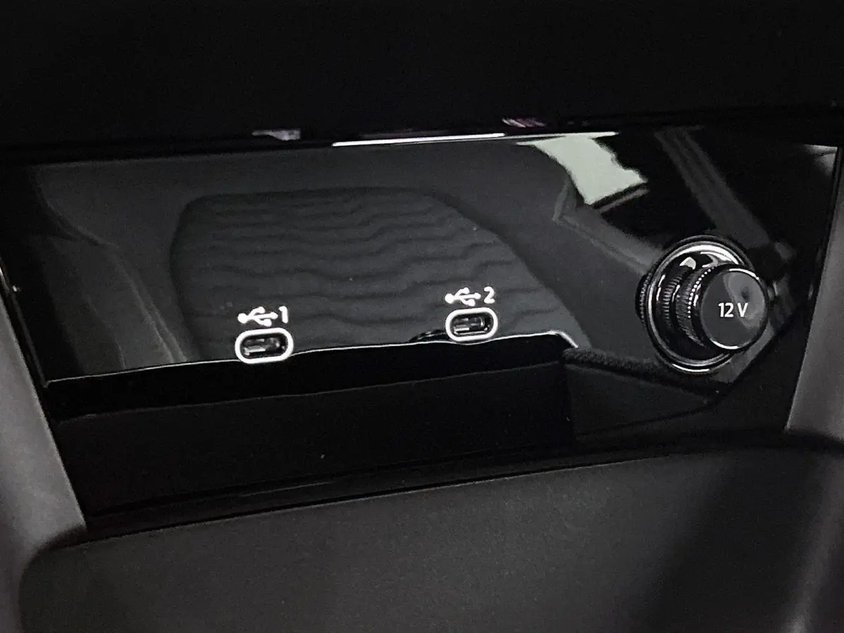 S edition 83 kWh | Navigatie | Apple Carplay | Adaptieve Cruise Control | Achteruitrij Camera | Climate Control | Privacy glas | Matrix Koplampen | Tech Pakket Plus | Omgeving camera's | MMI