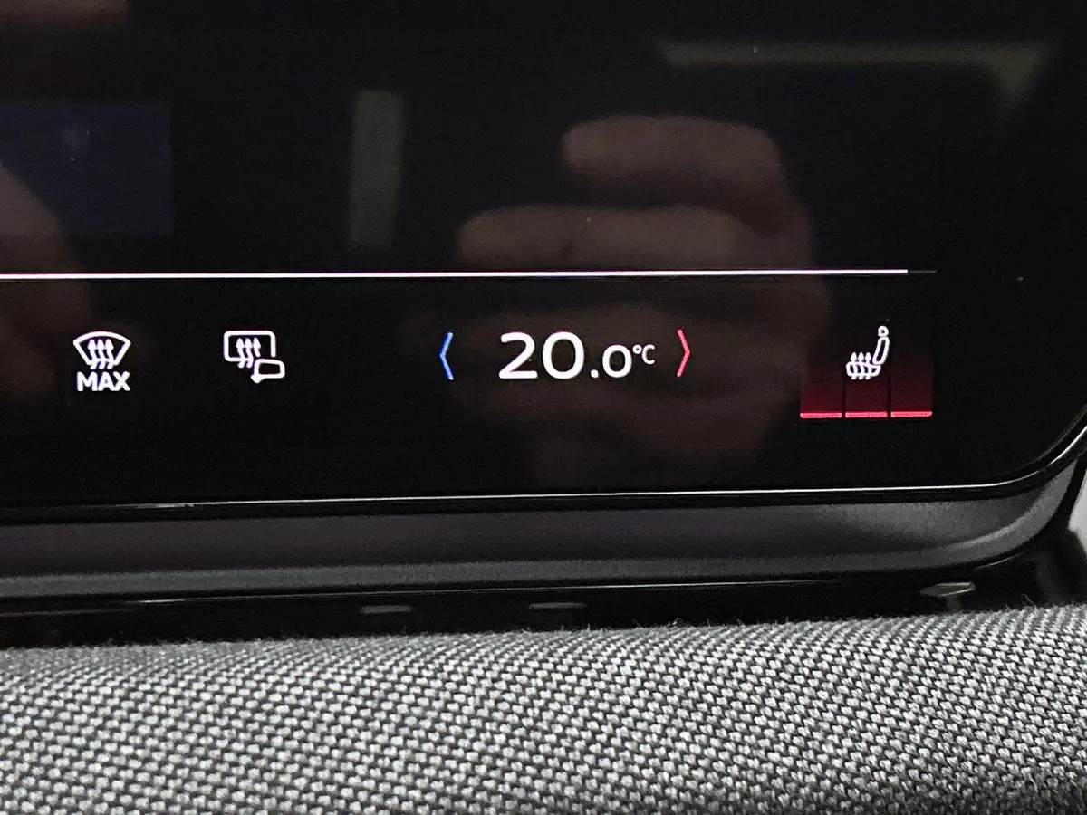 S edition 83 kWh | Navigatie | Apple Carplay | Adaptieve Cruise Control | Achteruitrij Camera | Climate Control | Privacy glas | Matrix Koplampen | Tech Pakket Plus | Omgeving camera's | MMI