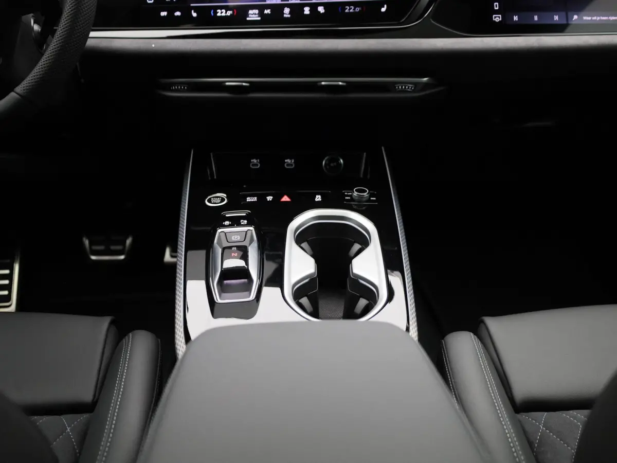 2.0 e-hybrid quattro S Competition 367 PK | Panoramadak | Bang & Olufsen | luchtvering | omgevingcamera's | Bijrijderscherm |