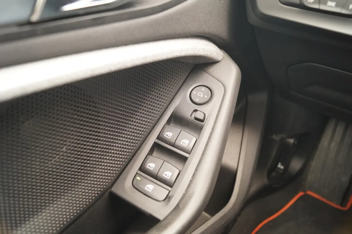 118i Sportline Business Edition -PANO-ECC-CAM-PDC-