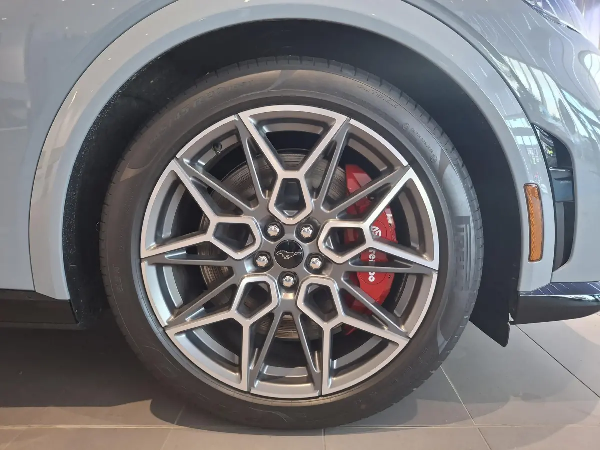 GT Extended AWD 91 kWh | FORD PERFORMANCE SPORTSTOELEN | MAGNERIDE ADAPTIEVE SCHOKDEMPERS | GT-BADGING | 20-INCH LM VELGEN BRUSHED METAL | PANORAMADAK |