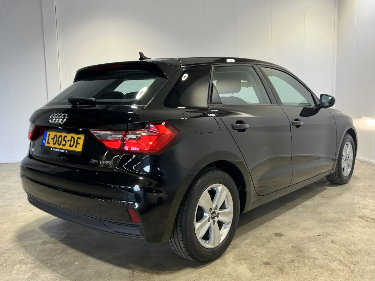 25 TFSI Pro Line | Lichtmetalen Velgen 15" | Cruise Control | Airco | Sportstuur | DAB |