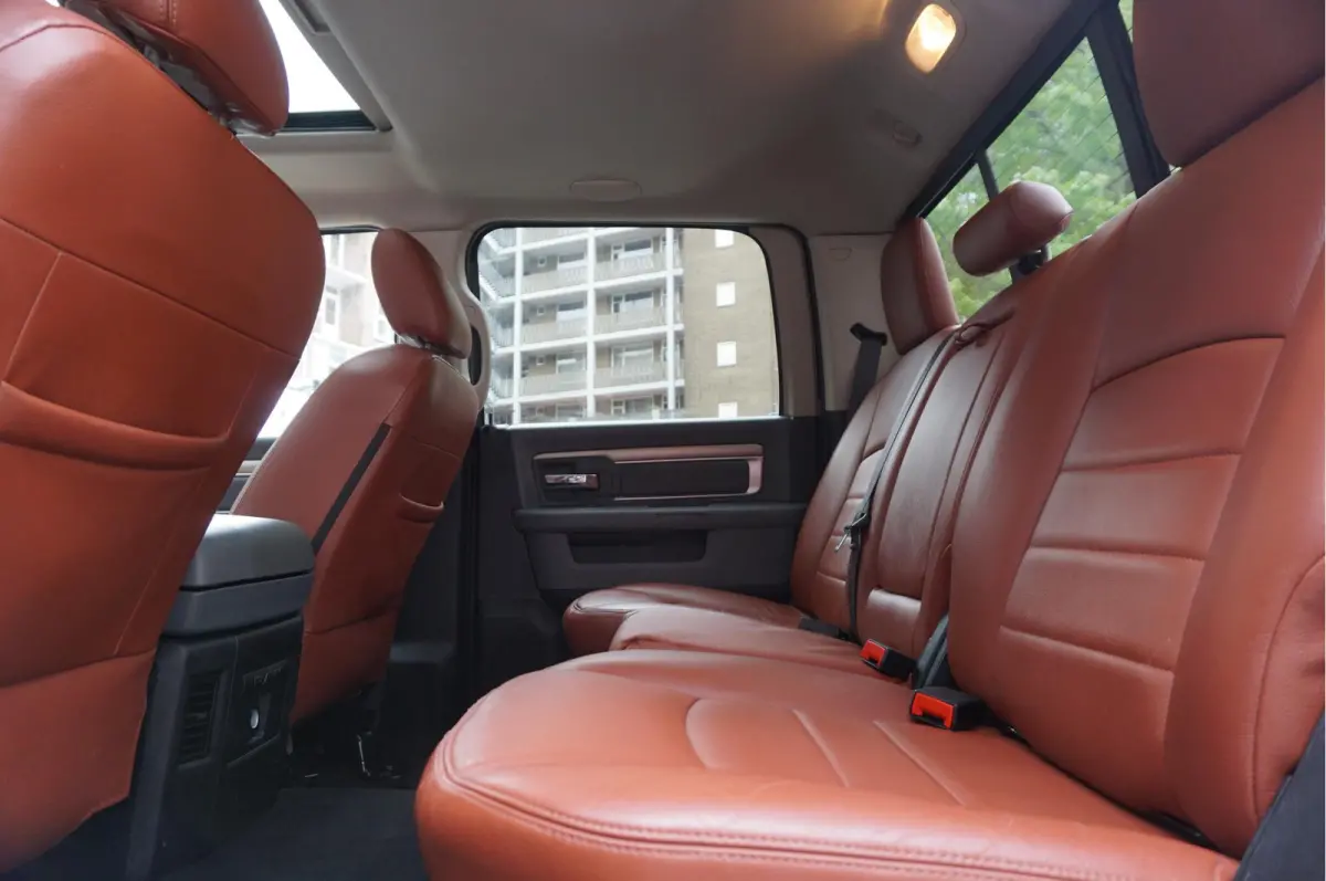 1500 5.7 V8 HEMI 4WD | BLACK OPTIC | Classic | 300L LPG | APPLE CARPLAY | Stoel- stuurverwarming | Navigatie | Pano-dak |