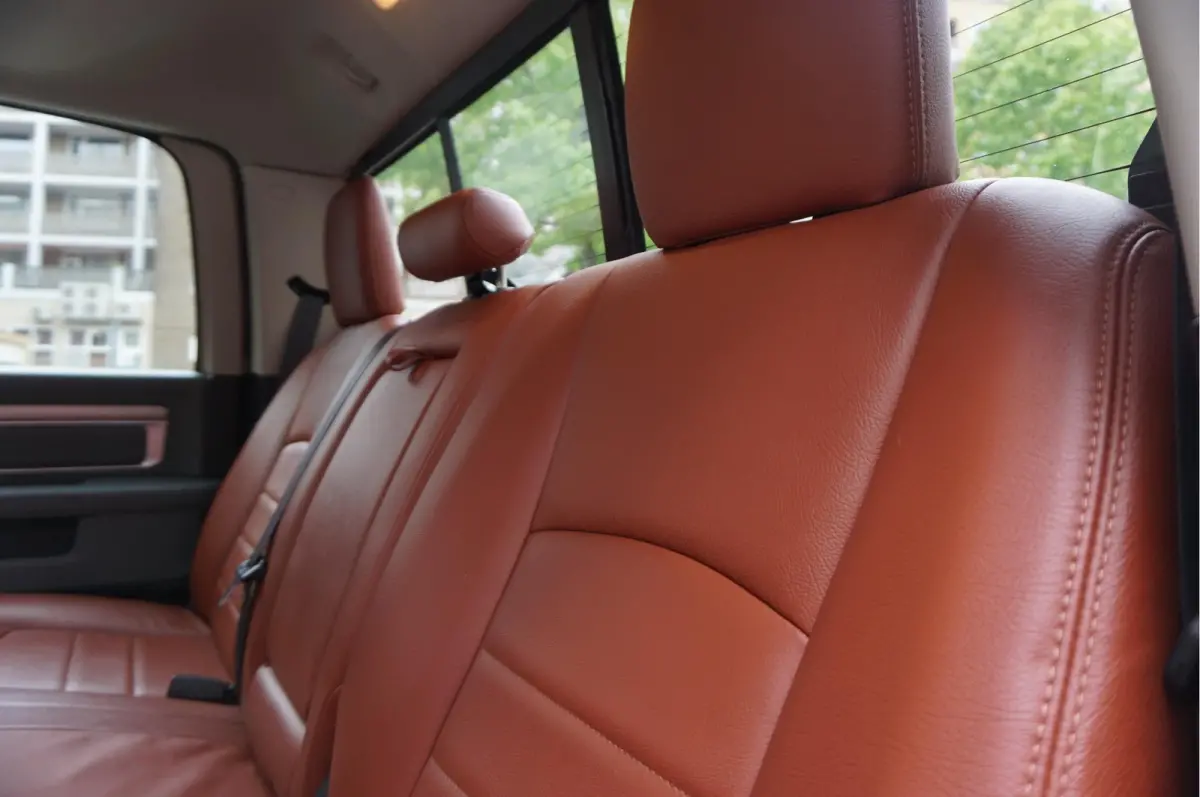 1500 5.7 V8 HEMI 4WD | BLACK OPTIC | Classic | 300L LPG | APPLE CARPLAY | Stoel- stuurverwarming | Navigatie | Pano-dak |